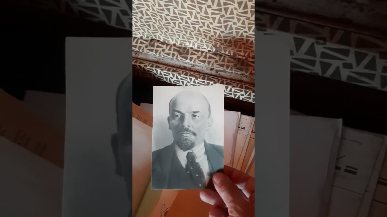 Экспонат Е-004. Комсомольский билет из старого чемодана. смотреть онлайн