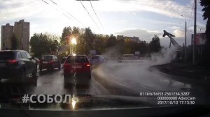 В Брянске укладывают асфальт в дождь.