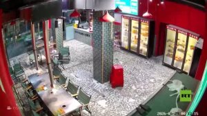 الكاميرات تسجل لحظة وقوع زلزال في جنوب غرب الصين