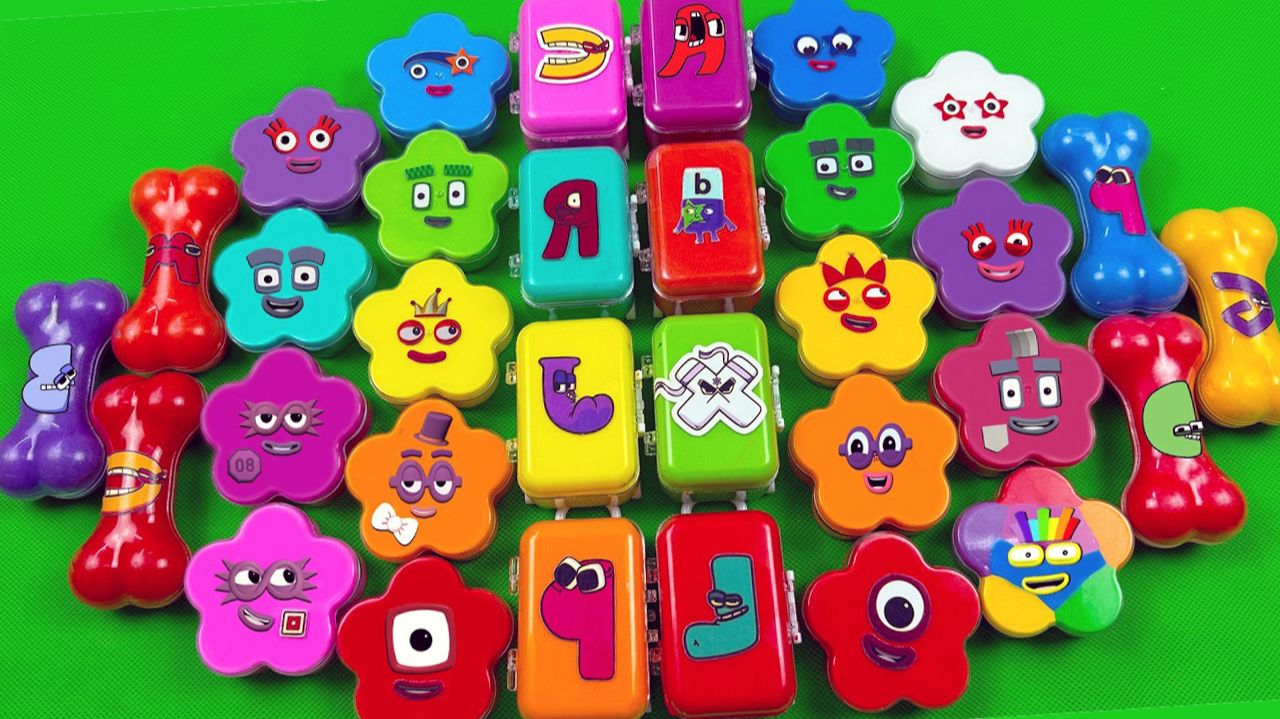 Мультики для детей. Играем с яркими яркими игрушками и пластилином на детской площадке смотреть онлайн