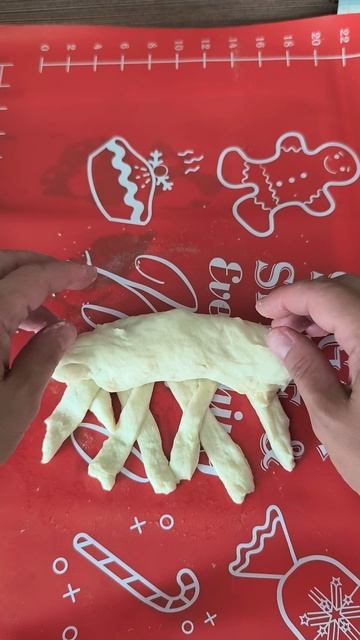 Булочки с лесной ягодой и изюмом. Булочки из дрожжевого теста, придать красивую форму
#выпечка #було