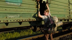 За полярный круг в вагоне товарного поезда.