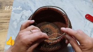 Корзинка на шестигранном донышке корневым плетением из ротанга