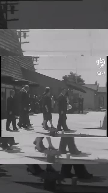 мэрлин монро порхороны смотреть онлайн