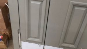 Парадная входная дверь в дом