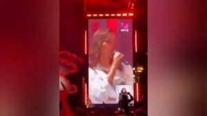 ❤️ Главной звездой выпускного на ВДНХ неожиданно стала сурдопереводчица

Пока на сцене выступали арт