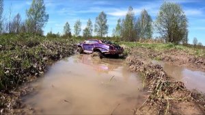 RC Нива против Понтиака на бездорожье