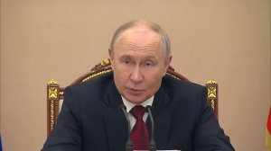 «Проблемы с бензином сохраняются»: Путин срочно собрал нефтяников в Кремле