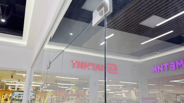 Демонтаж и монтаж новых стеклянных конструкций в торговом помещении на Спасо-Тушинском бульваре