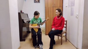 Открытый урок по балалайке (фрагменты). Преподаватель Кузнецова Ю.А. Учащаяся Рагулина Глафира.