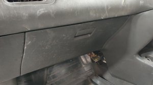 Как снять бардачек Nissan Expert