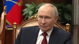Поставки топлива в Крым будут наращивать и по земле, и по морю, заявил Владимир Путин.