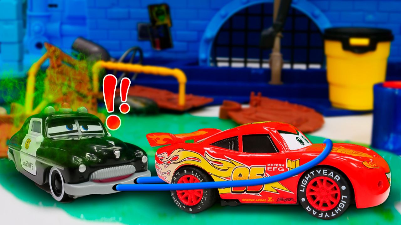 Шериф провалился в канализацию! Маквин спешит на помощь 🚓🏎️ | Для детей