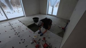 Укладка керамогранита на пол