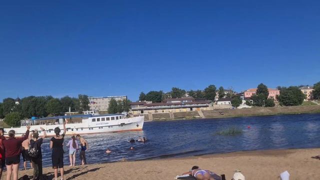 Иногда надо отвлечься и отдохнуть от ежедневной суеты смотреть онлайн