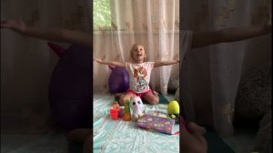 Распаковка огромного подарочного яйца