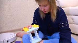 Света и Богдан НАРЯЖАЮТ ЕЛКУ