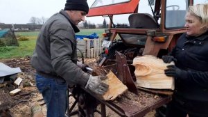 Колим дрова с самодельным дровоколом.