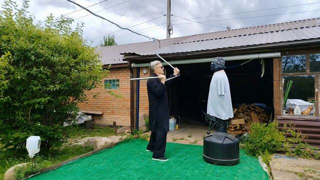 Отработка ударов на макиваре трёхсекционным цепом Сань-цзе-гунь (3)