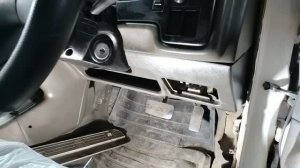 Где находится реле бензонасоса Nissan Expert