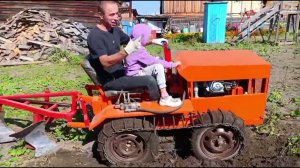 Самодельный гусеничный мини трактор . Тестируем плуг.