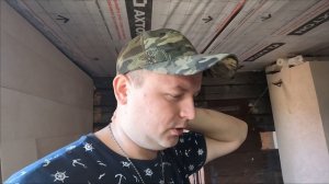 Облагородил старую стену фанерой
