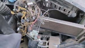 Погрузчик JCB 3cx устранена неисправность отсутствия 1 и 2 скорости вентилятора печки