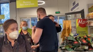 ДИКАЯ ОХРАНА КИДАЕТСЯ И ЗАДЕРЖИВАЕТ ПОКУПАТЕЛЯ / НЕАДЕКВАТНЫЙ ОХРАННИК СЛЕТЕЛ С КАТУШЕК, ВИКТОРИЯ 1