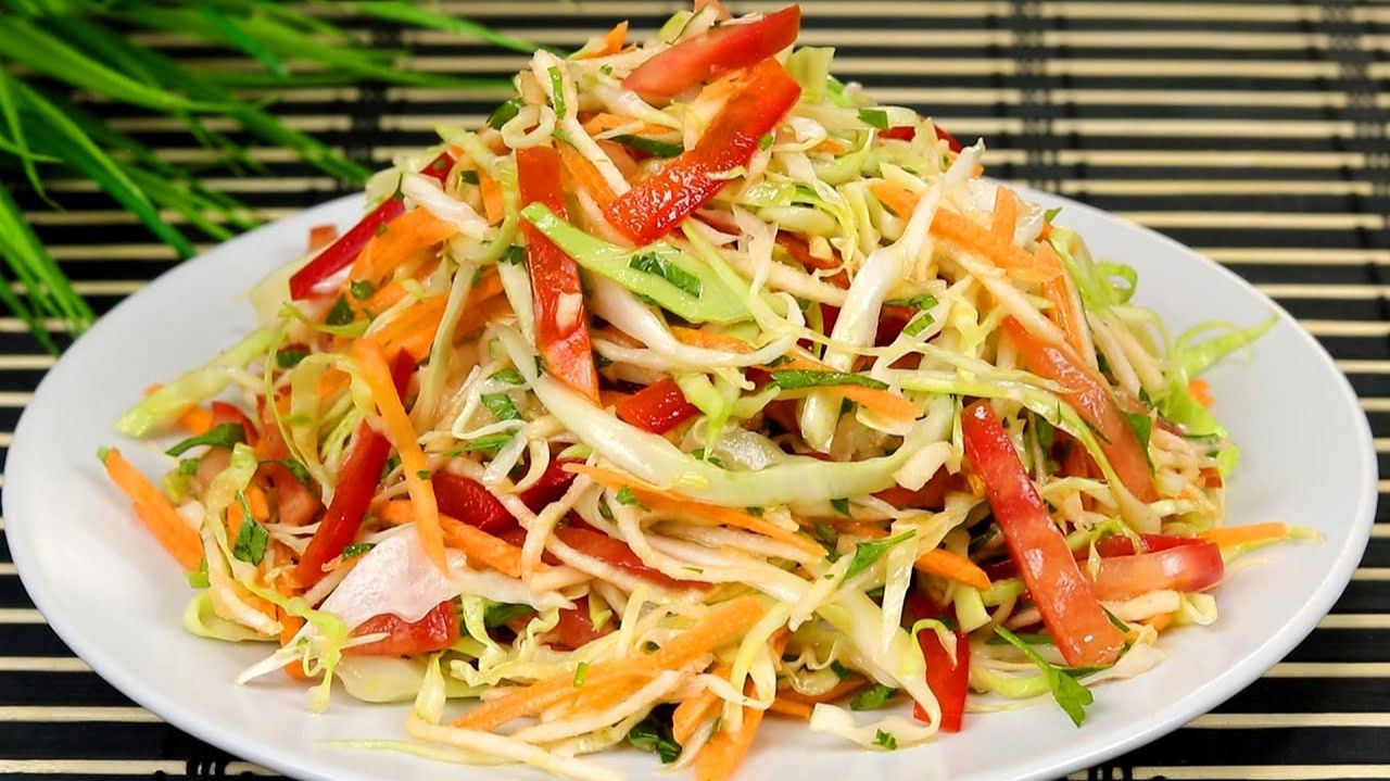 Съедят за Минуту! Вкуснейший Салат "СОЧНЫЙ" за 5 Минут на каждый день и на праздничный стол! смотреть онлайн
