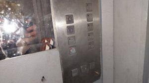Модернизированный лифт в 9-этажке серии 1605АМ/9. Москва, Сумской проезд 12к1 [П-8]