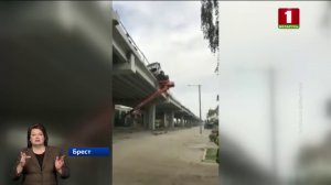 В Бресте с моста рухнул автокран