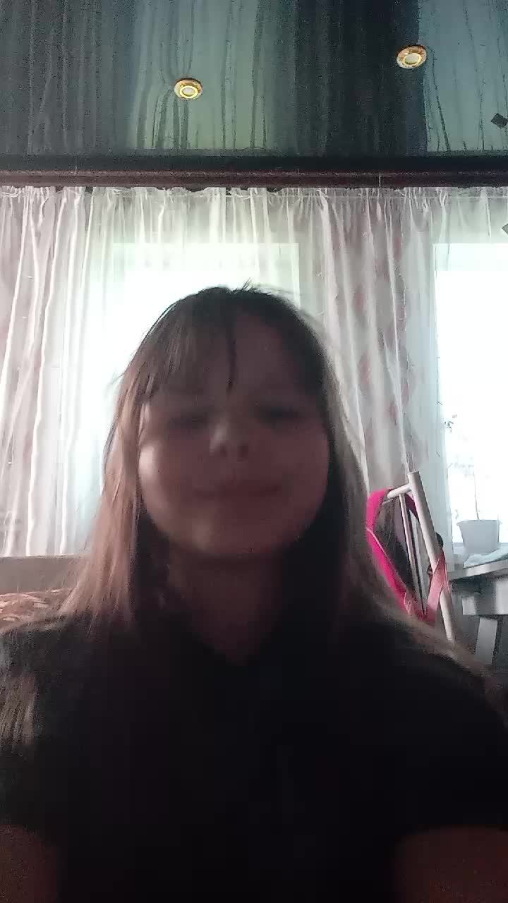 яркий худи смотреть онлайн