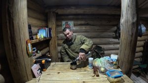 ЖИВУ ОДИН В ЗЕМЛЯНКЕ | СТРОЮ БАНЮ ИЗ ВАЛЕЖНИКА В ДИКОМ ЛЕСУ | ЛОВУШКИ СРАБОТАЛИ