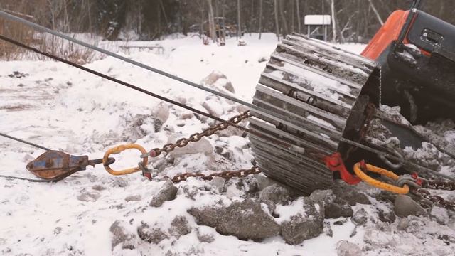 Аварийная эвакуация экскаватора изо льда Невы смотреть онлайн