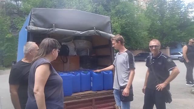 Склад. Приехала помощь от московской группы «Телега Добра» смотреть онлайн