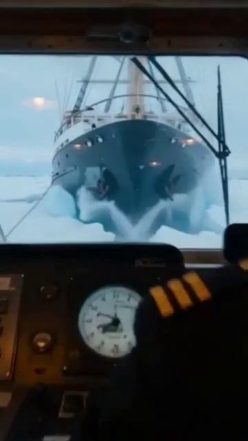 🚢🖼️ ЛЕДОКОЛ «Ф. ЛИТКЕ»: 9 сцен оживают с марки 1976 года!