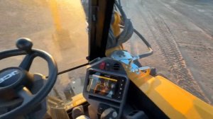 Как управлять колёсным экскаватором JCB HYDRADIG 110W Технический обзор