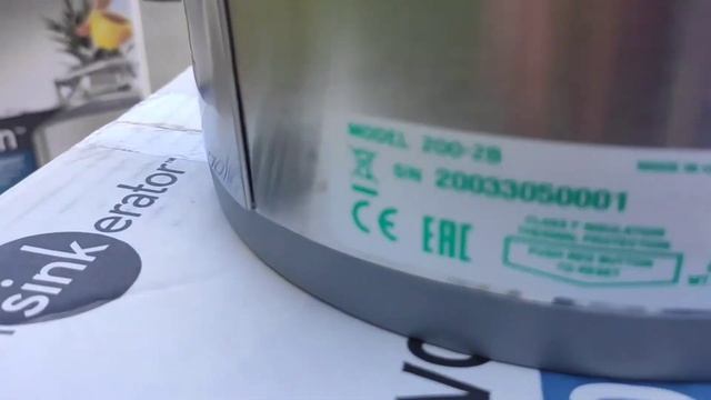 Обзор-распаковка измельчителя пищевых отходов InSinkErator ISE-200 смотреть онлайн