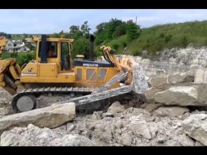 Бульдозер Dressta TD-25M