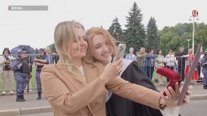 Выпускникам МГУ вручили красные дипломы