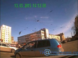 В Твери джип протаранил ВАЗ, момент столкновения попал на камеру видеорегистратора