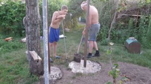I Укрепляем Турник бетонируем стойки Турника возле яблони horizontal bar near apple tree 20210714
