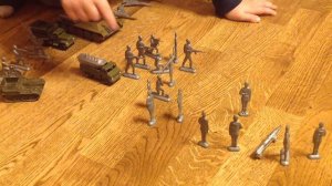 Советские игрушечные солдатики и военная техника