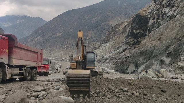 #caterpillar power Loading #automobile #excavator heavy macher move Wheels #construction Equipment смотреть онлайн
