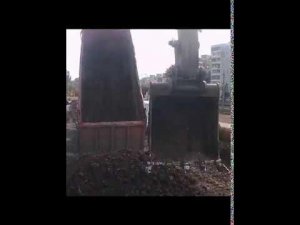 РАБОЧИЙ ДЕНЬ, РАБОТА ЭКСКАВАТОРЩИКА. КОПАНИЕ ТРАНШЕИ И ПОГРУЗКА КАМАЗОВ ЭКСКАВАТОРОМ