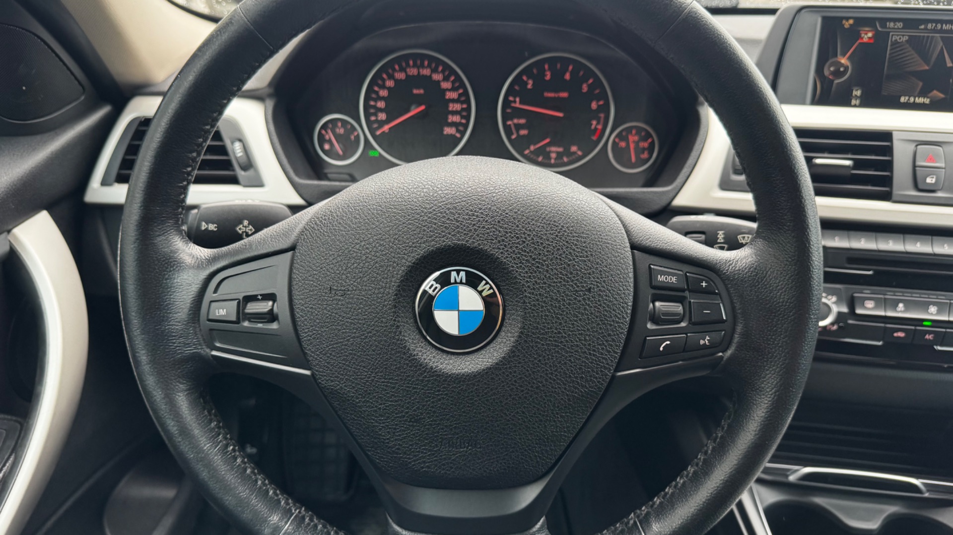 BMW 3 / F30 рест / 2016 г / 2.0 / бензин / задний привод