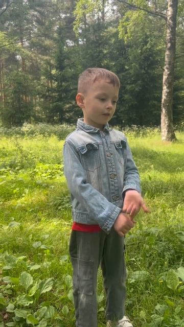 Когда во всем слышишь песню😅