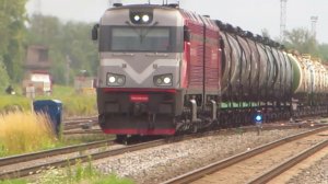 (LDz) 2М62УМ-0004 с грузовым поездом, Крустпилс, Латвия