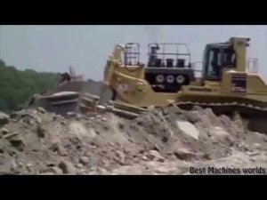 Самый большой бульдозер в мире Komatsu D575A 3 The largest bulldozer in the world Komatsu D575A 3