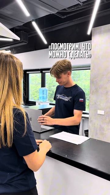Таня Алексеева ждет, когда её тренер Кирилл Смаль внесет правки в настройки. Тем временем Кирилл:
